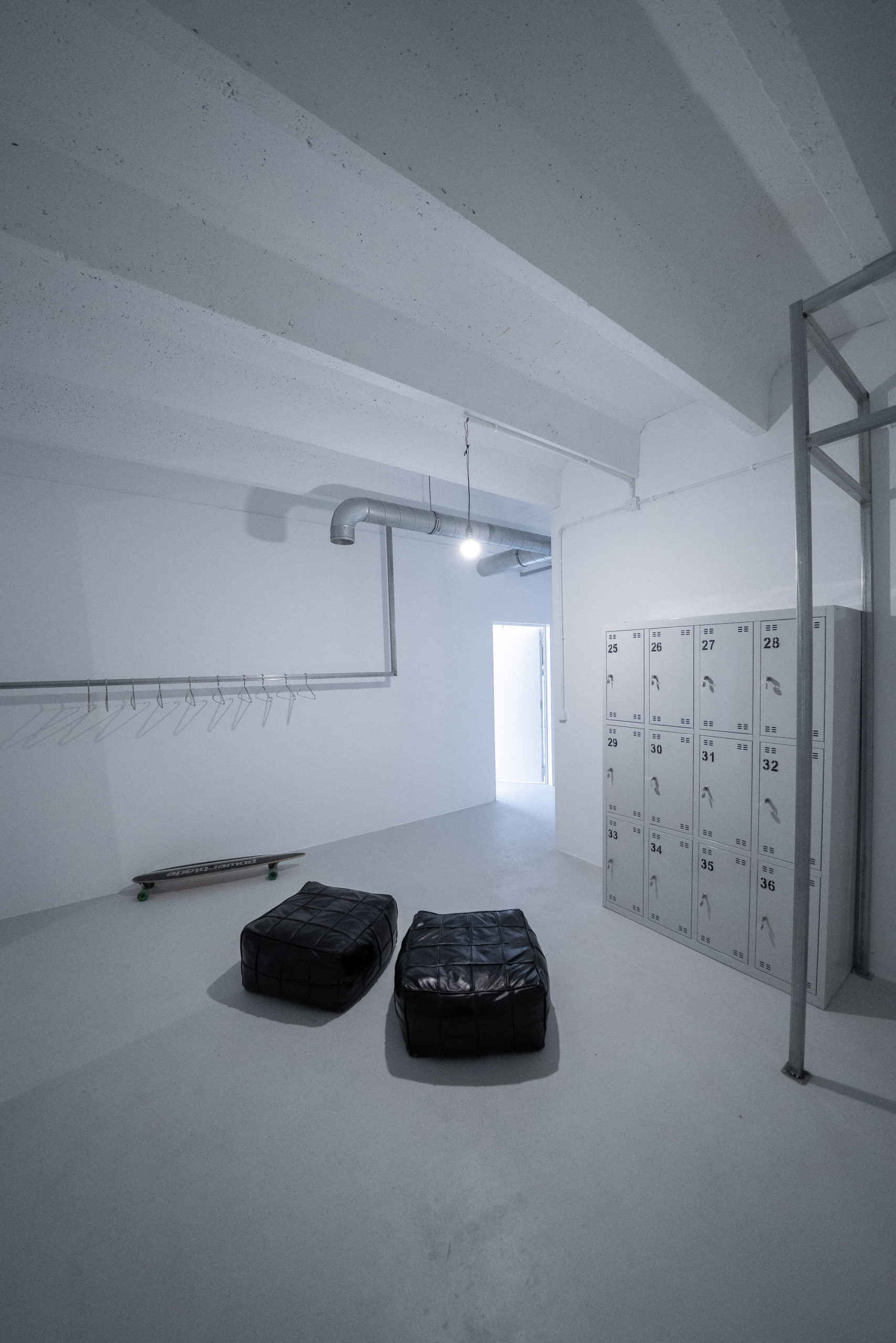 studio 8-162