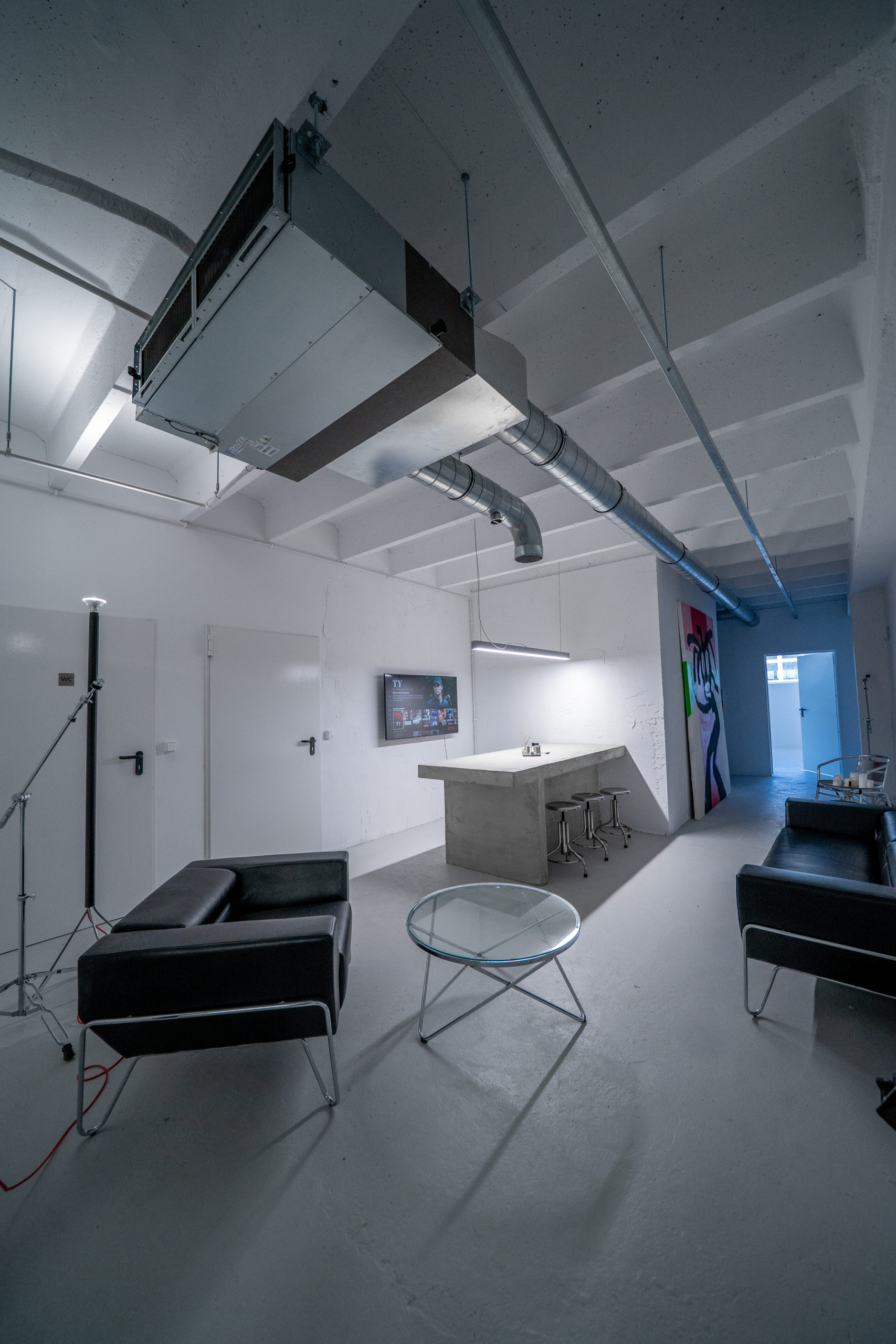 studio 8-166